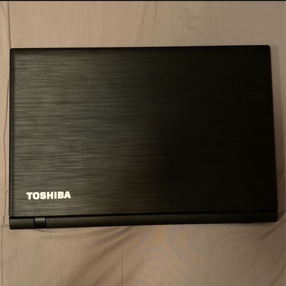 TOSHIBA LABTOP 💻 - Picture 2 of 4